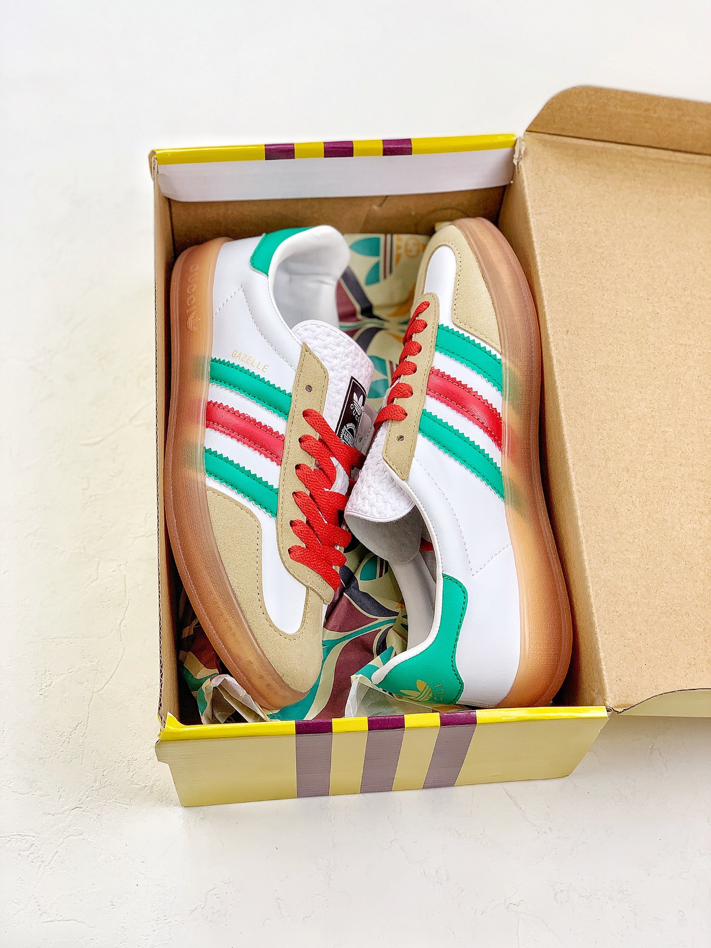 adidas originals x GUCCI Gazelle 'White Green Red' 726487-AAA43-9547