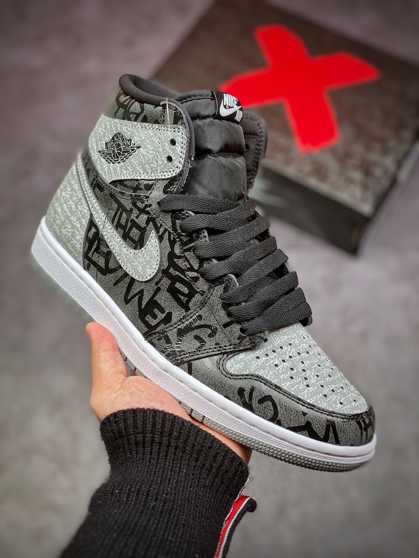 Air Jordan 1 High OG 'Rebellionaire' 555088-036