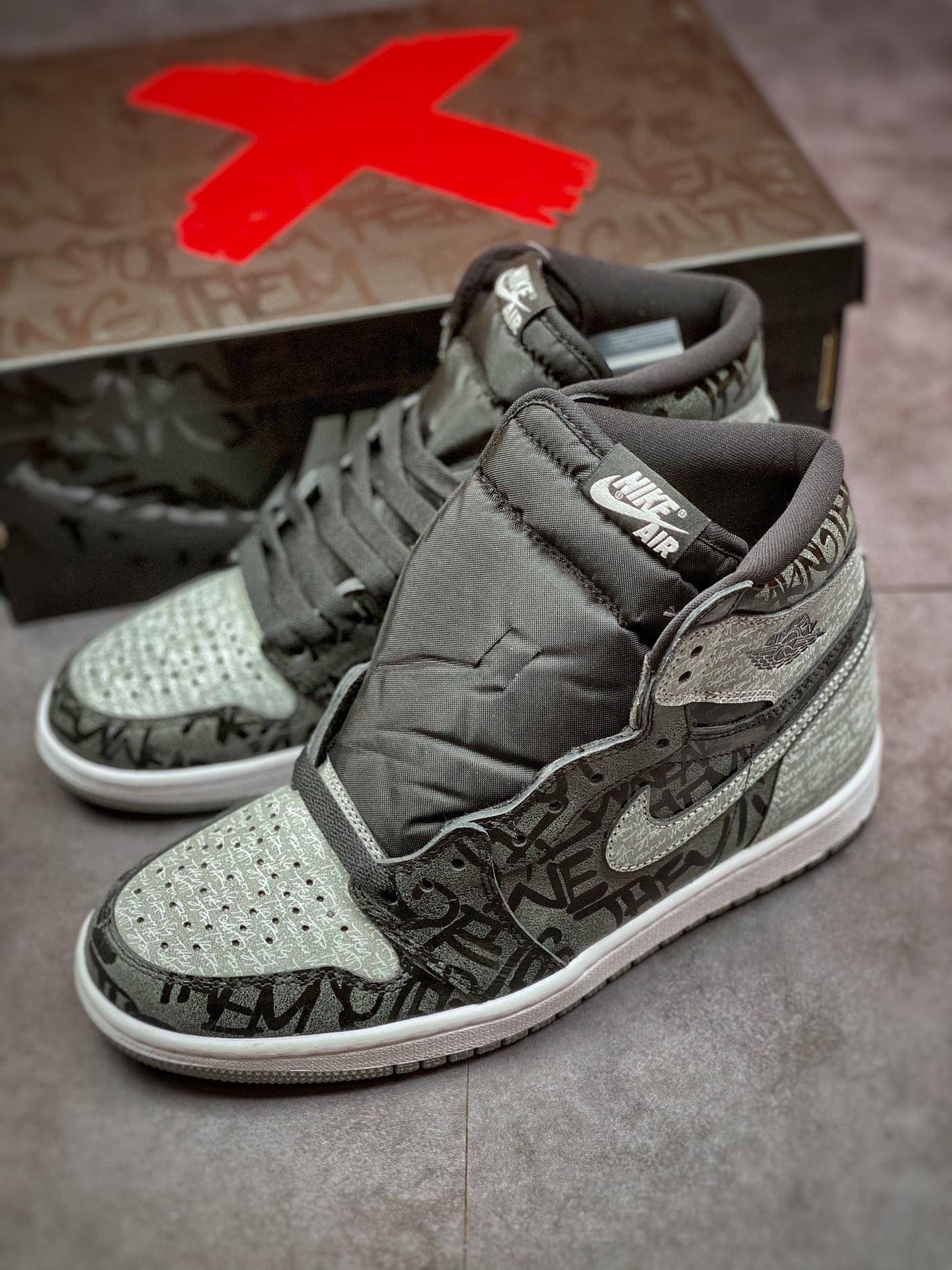 Air Jordan 1 High OG 'Rebellionaire' 555088-036