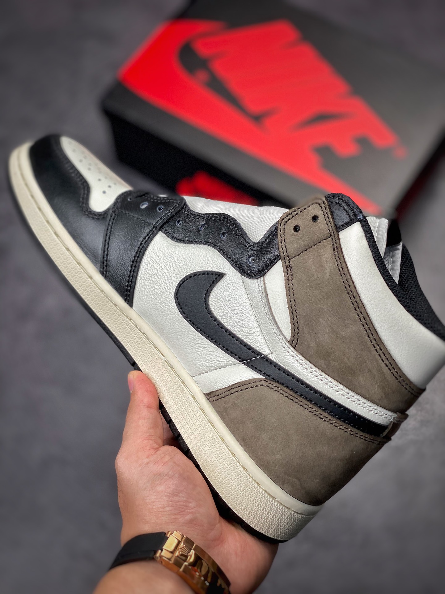 Air Jordan 1 Retro High OG 'Dark Mocha' 555088-105