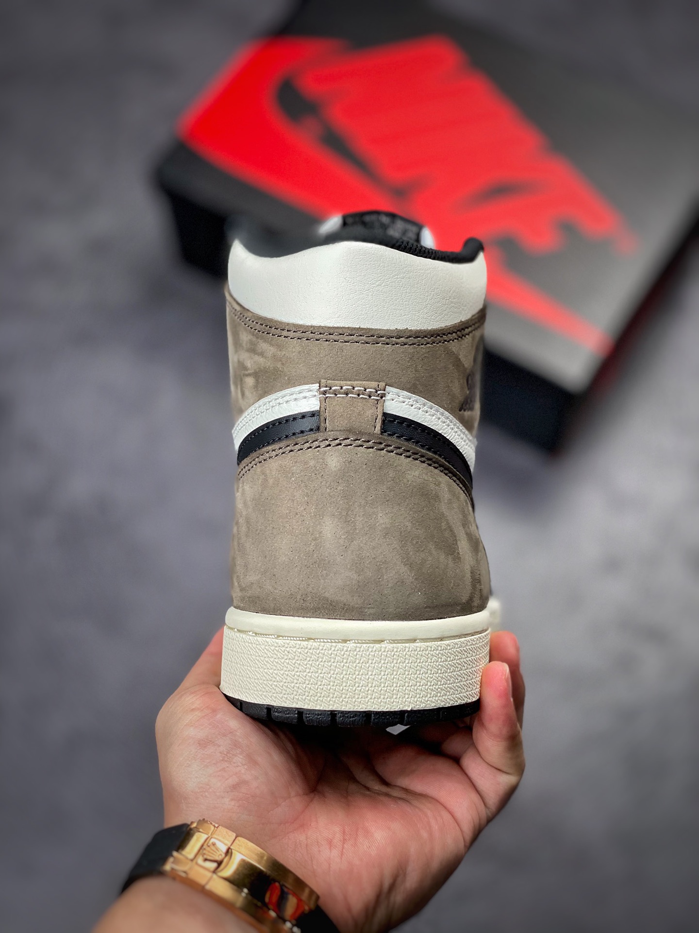 Air Jordan 1 Retro High OG 'Dark Mocha' 555088-105