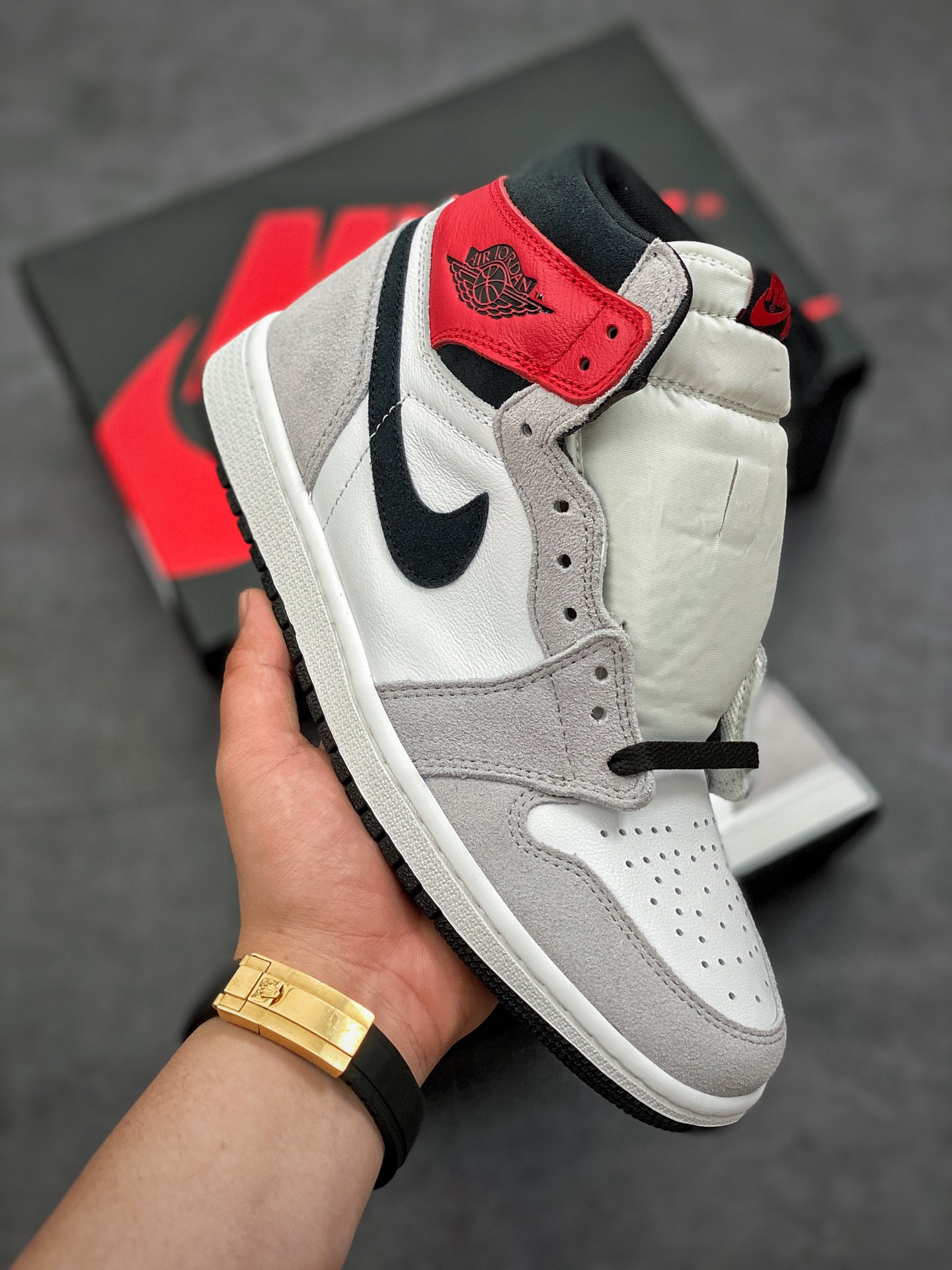 Air Jordan 1 Retro High OG 'Smoke Grey' 555088-126