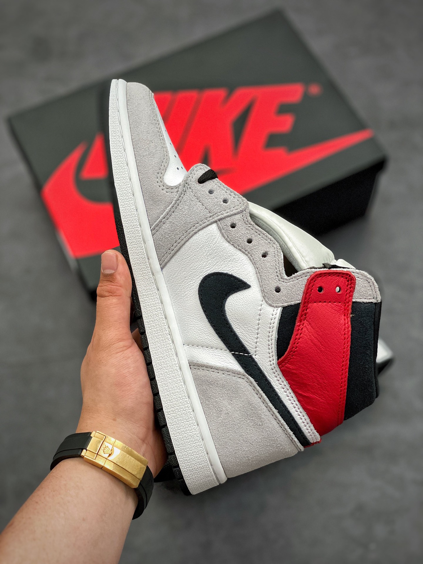 Air Jordan 1 Retro High OG 'Smoke Grey' 555088-126