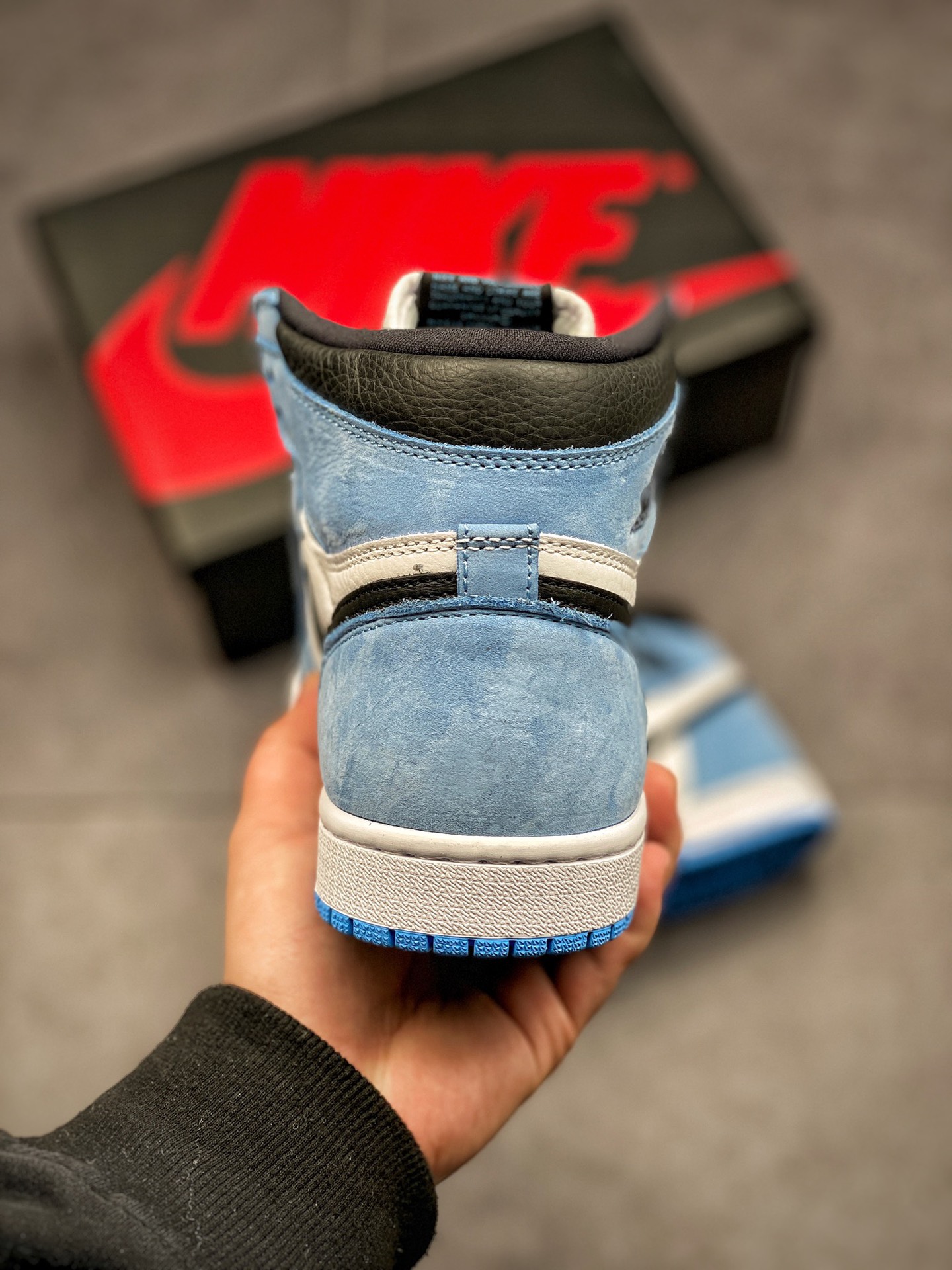 Air Jordan 1 Retro High OG 'University Blue' 555088-134