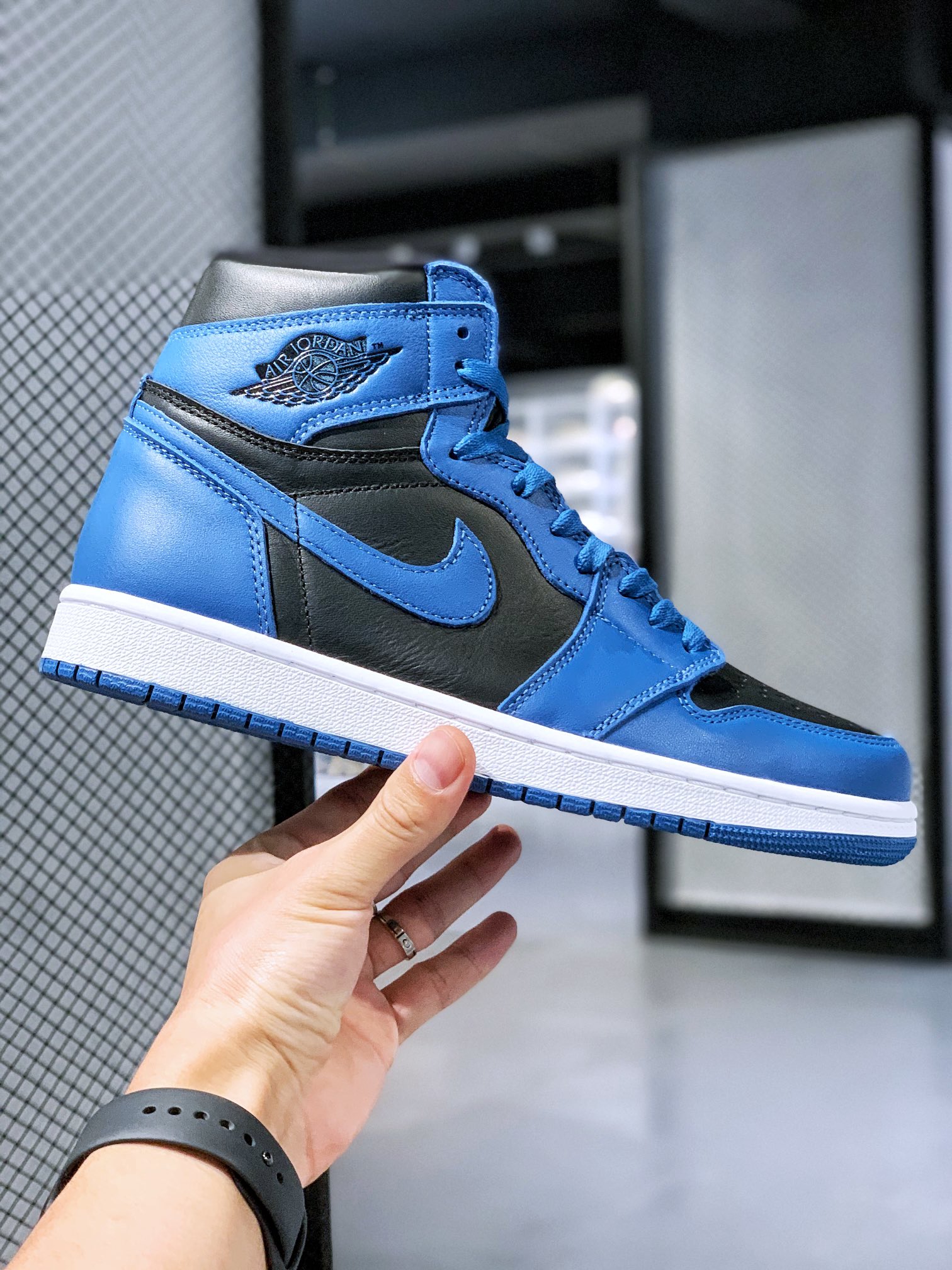 Air Jordan 1 Retro High OG 'Dark Marina Blue' 555088-404