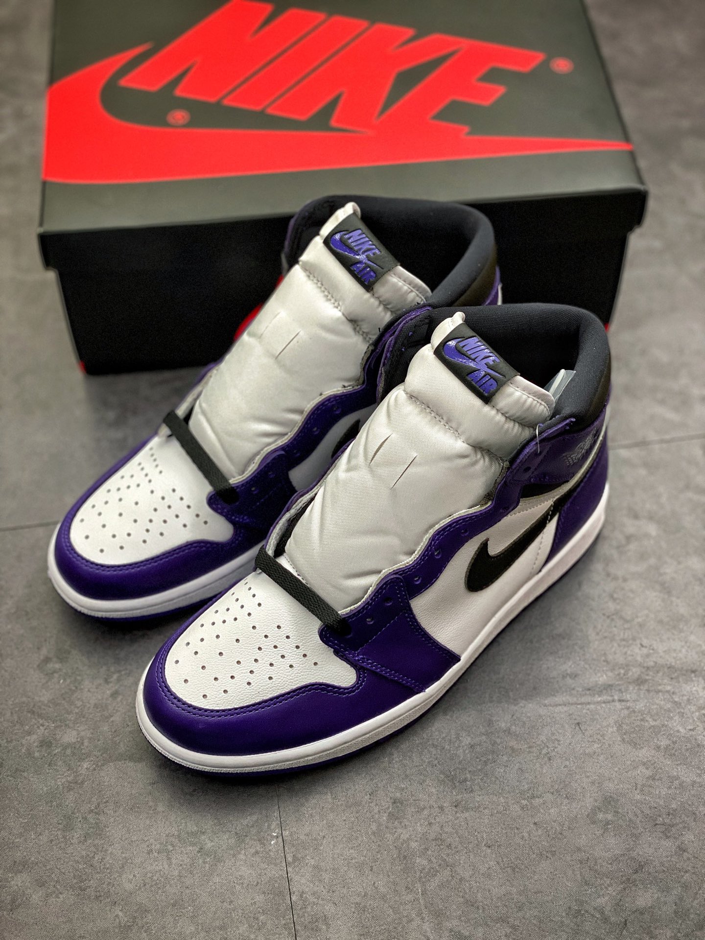 Air Jordan 1 Retro High OG 'Court Purple 2.0' 555088-500