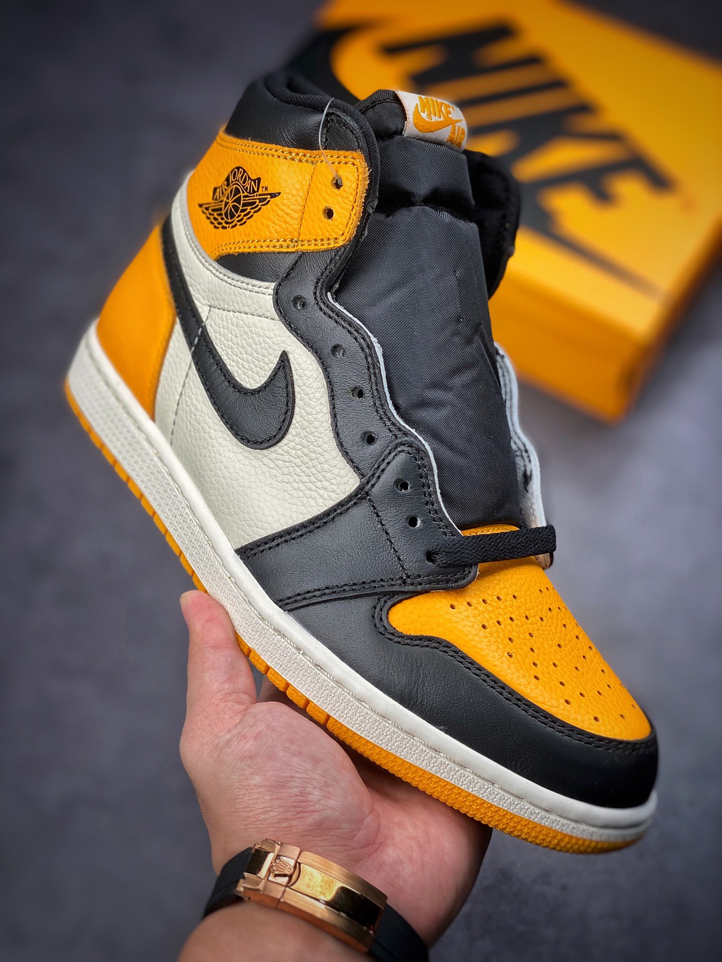 Air Jordan 1 Retro High OG 'Yellow Toe white' 555088-711