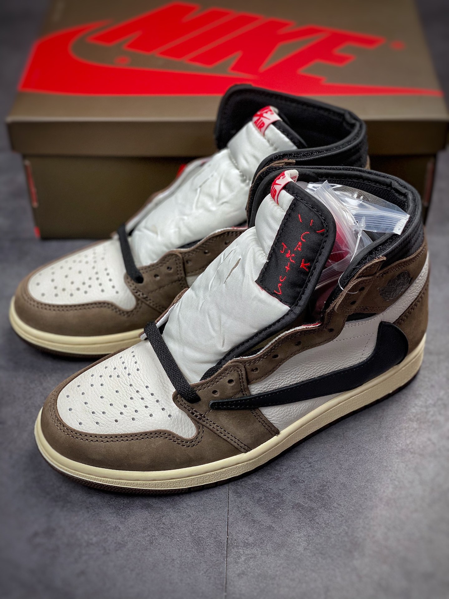 Travis Scott x Air Jordan 1 Retro High OG 'Mocha' CD4487-100