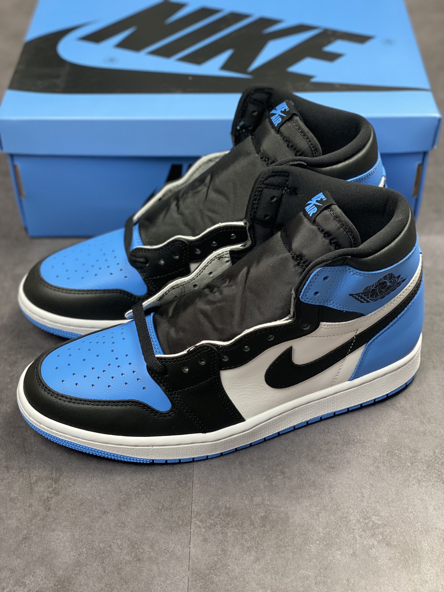 Air Jordan 1 Retro High OG 'UNC Toe' DZ5485-400