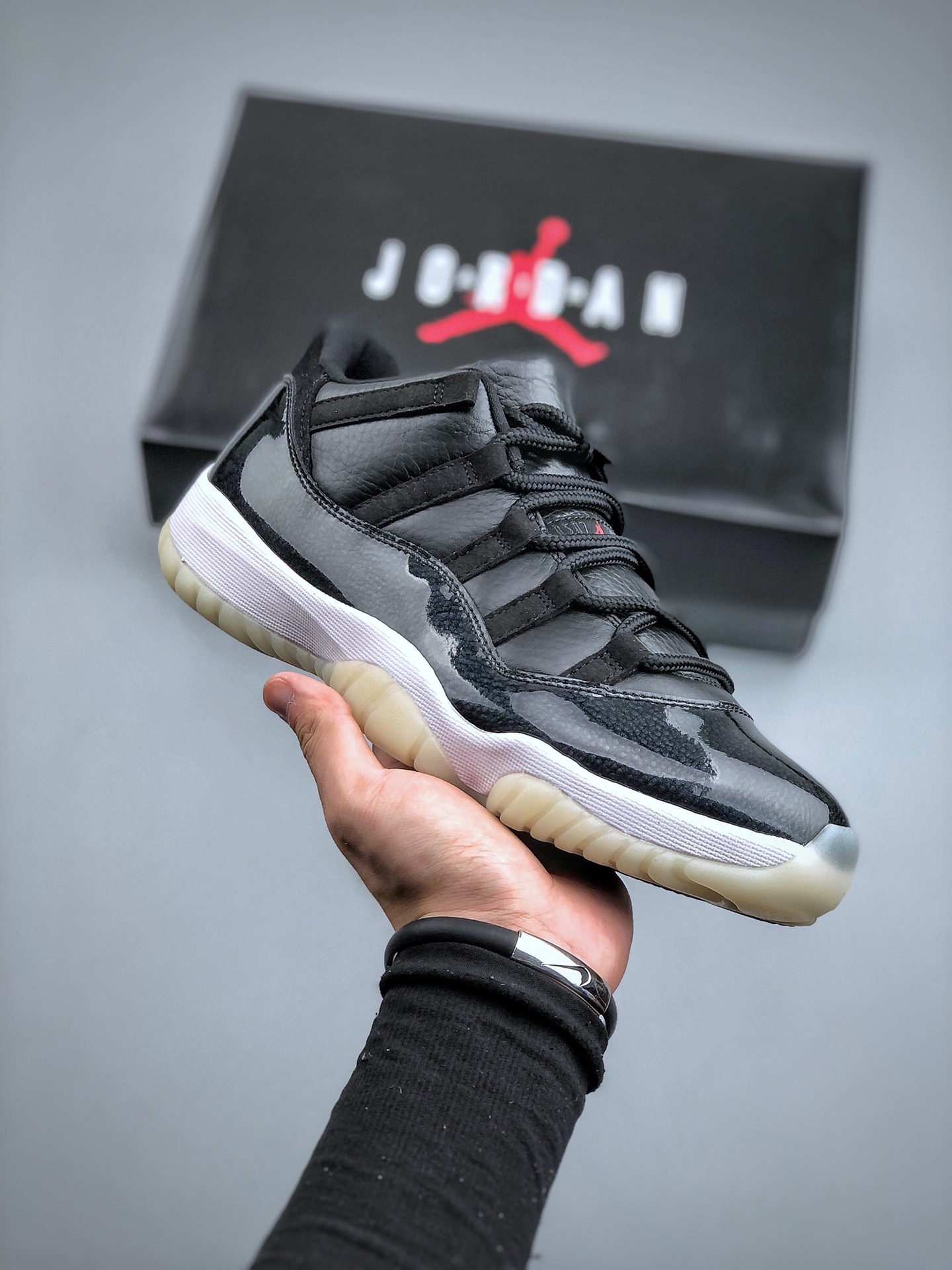 Air Jordan 11 Retro Low '72-10' AV2187-001