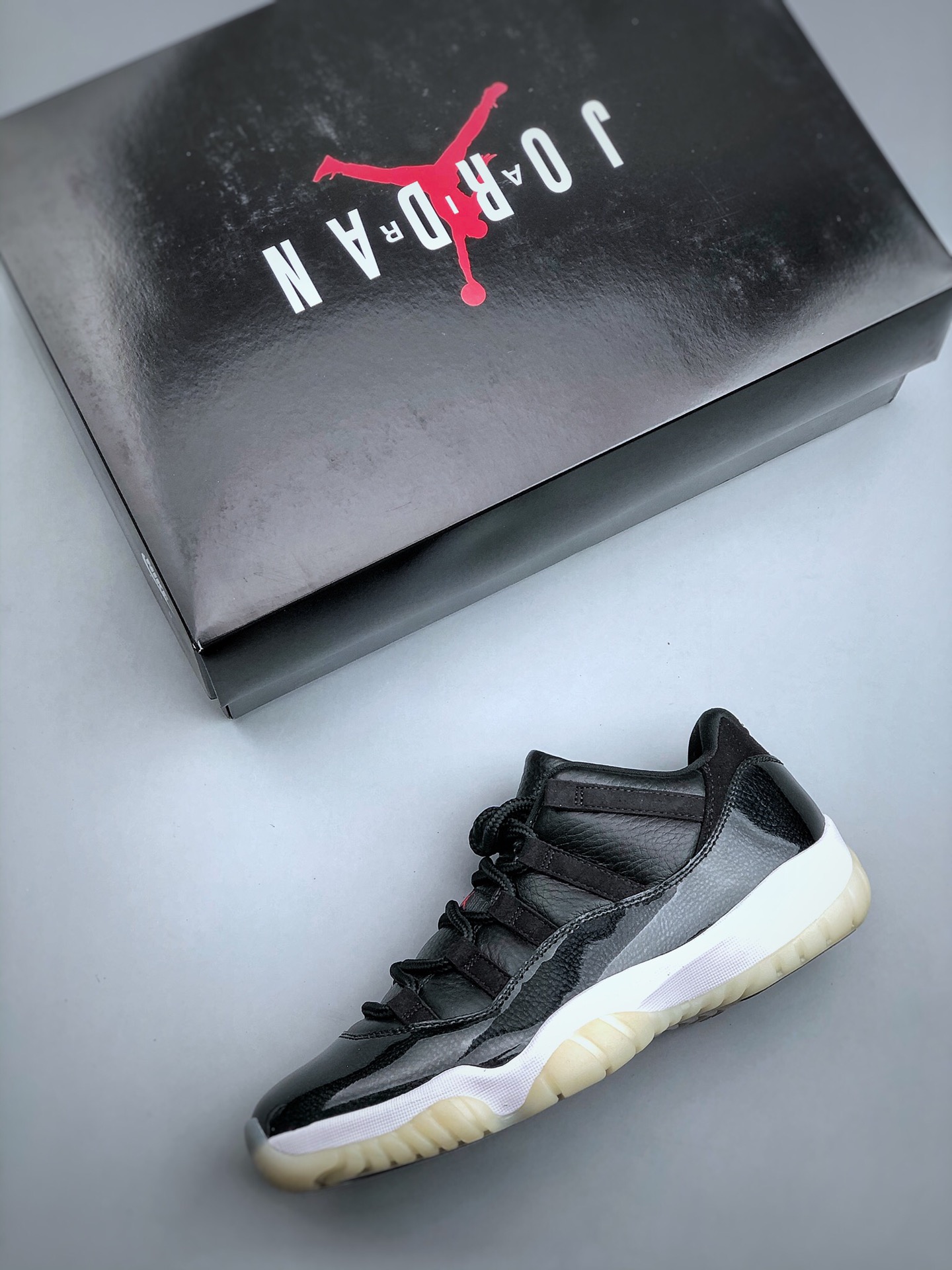 Air Jordan 11 Retro Low '72-10' AV2187-001