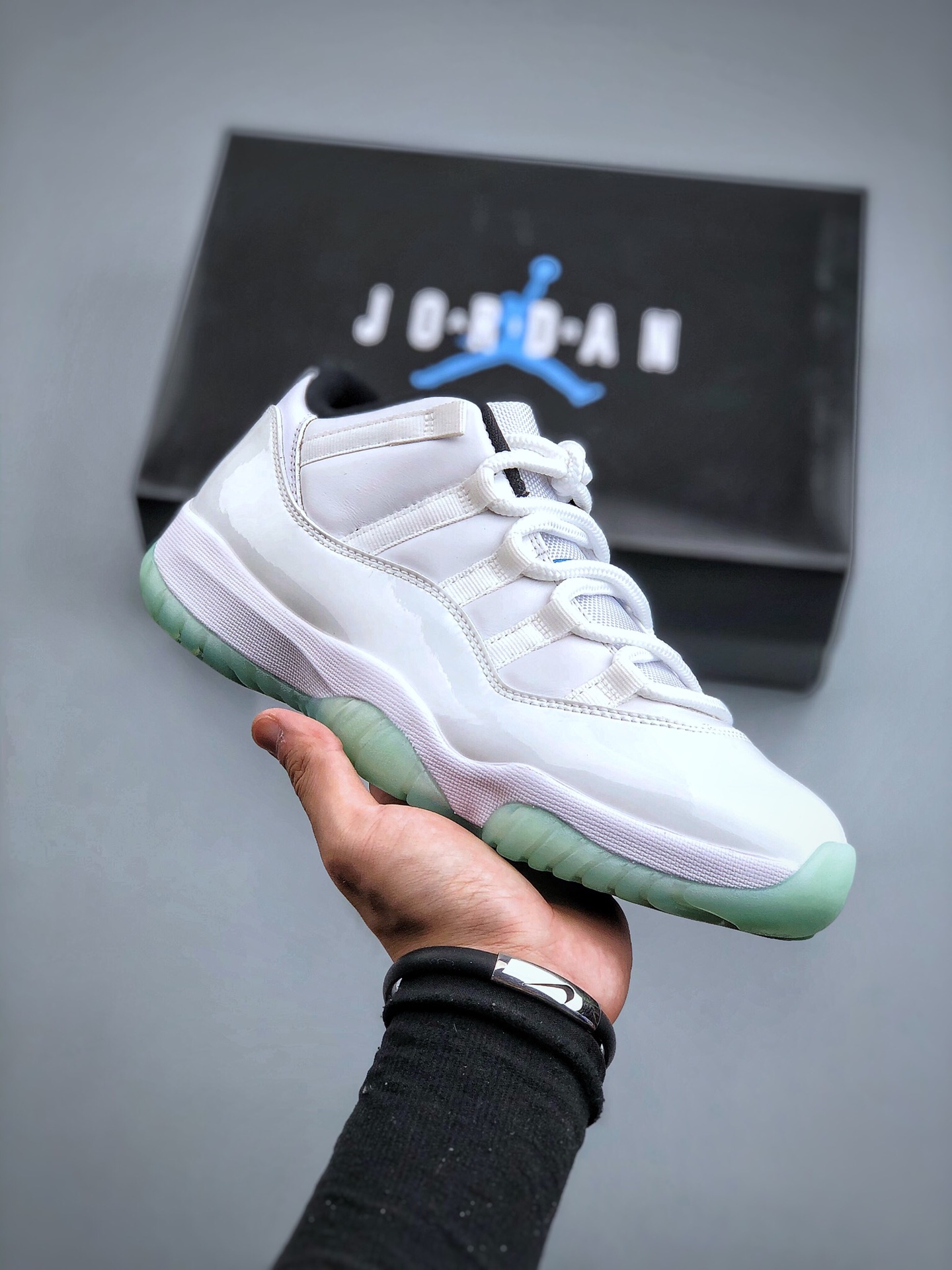 Air Jordan 11 Retro Low 'Legend Blue' AV2187-117