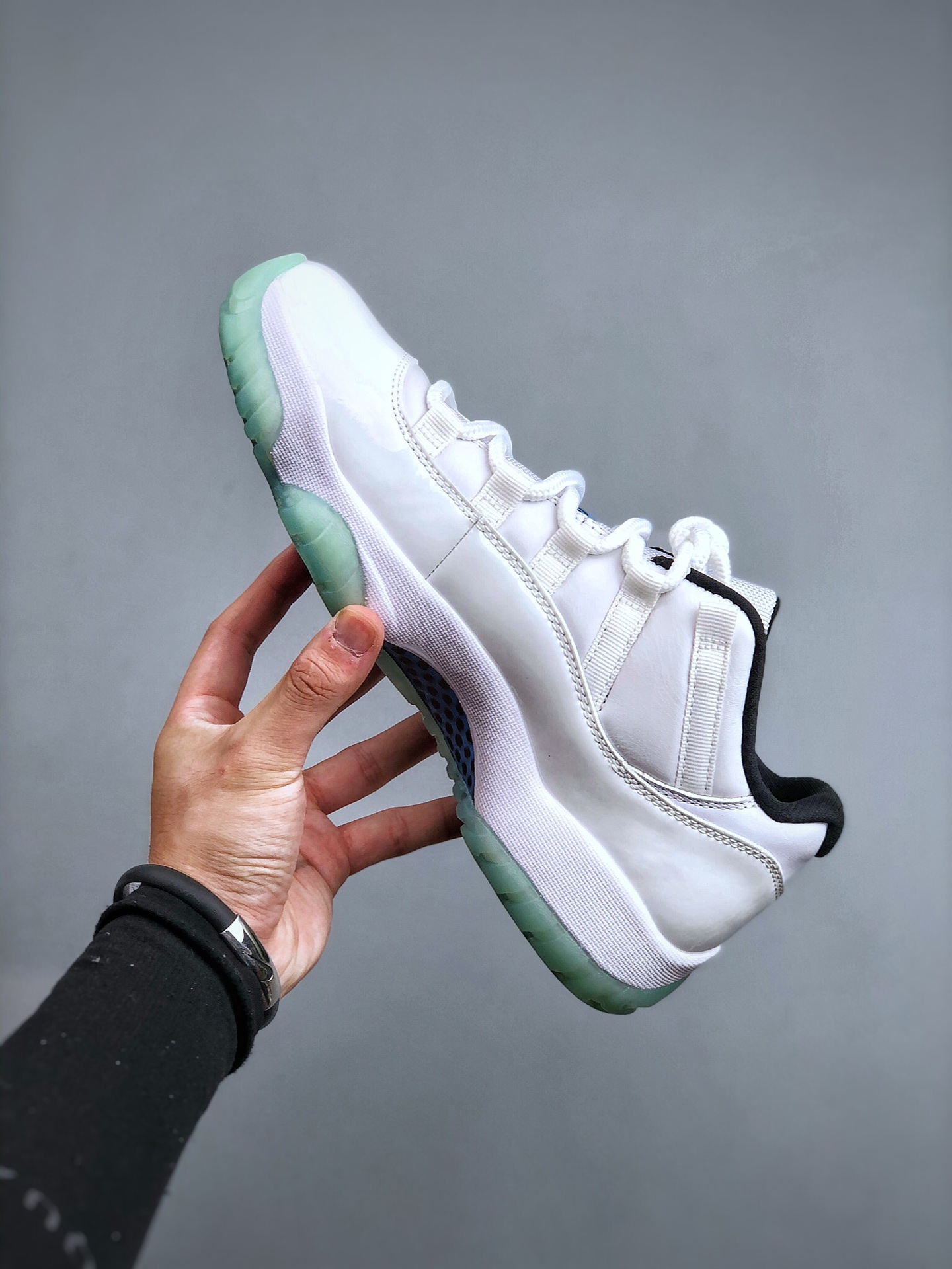 Air Jordan 11 Retro Low 'Legend Blue' AV2187-117