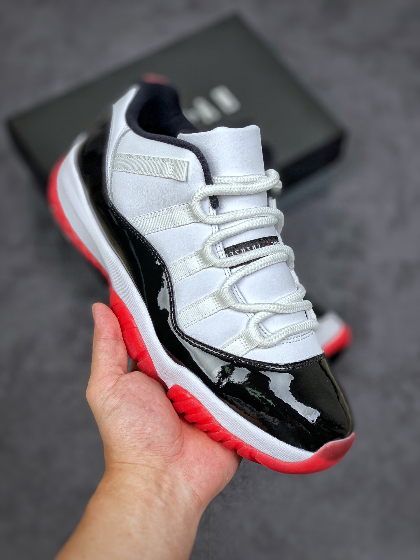 Air Jordan 11 Retro Low 'Concord-Bred' AV2187-160