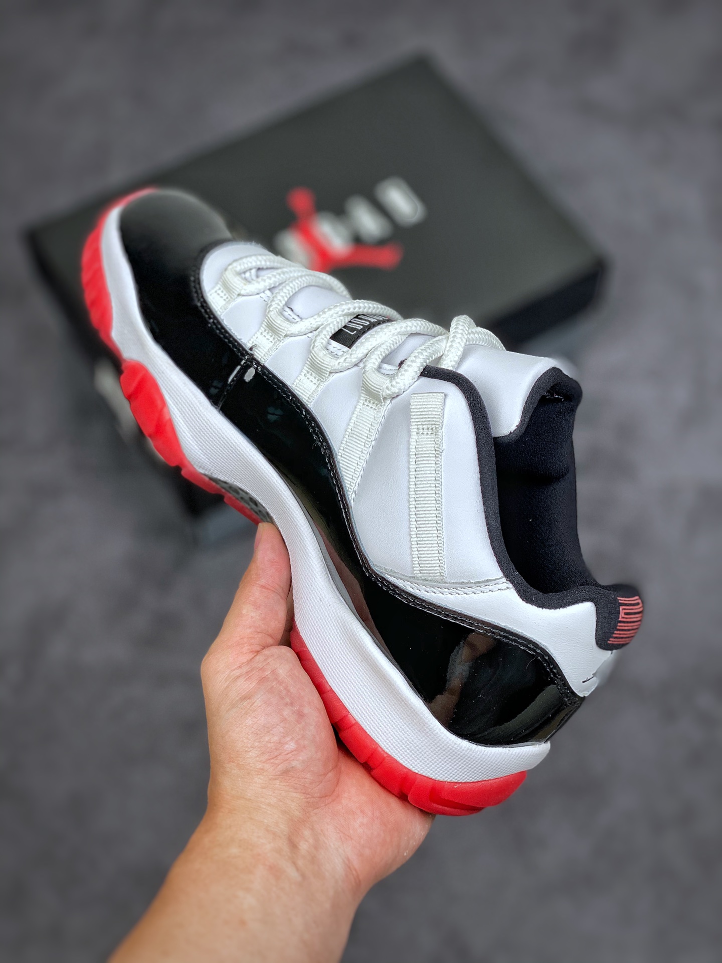 Air Jordan 11 Retro Low 'Concord-Bred' AV2187-160