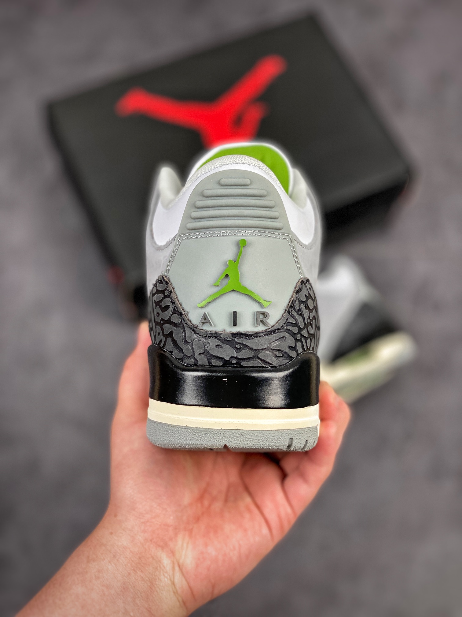 Air Jordan 3 Retro 'Chlorophyll' 136064-006