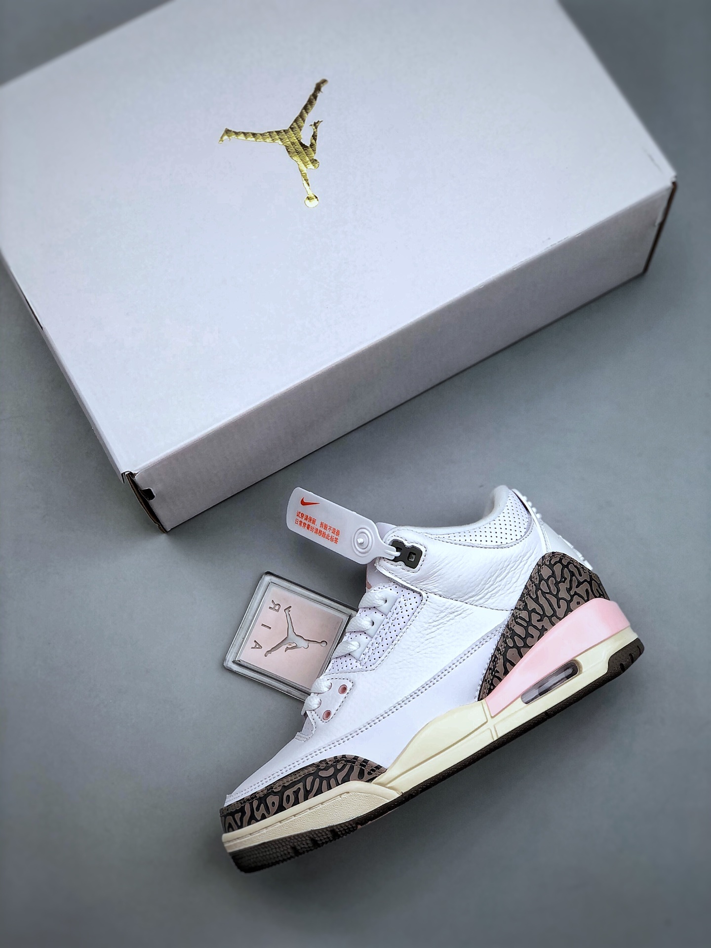 Air Jordan 3 Retro 'Neapolitan' CK9246-102