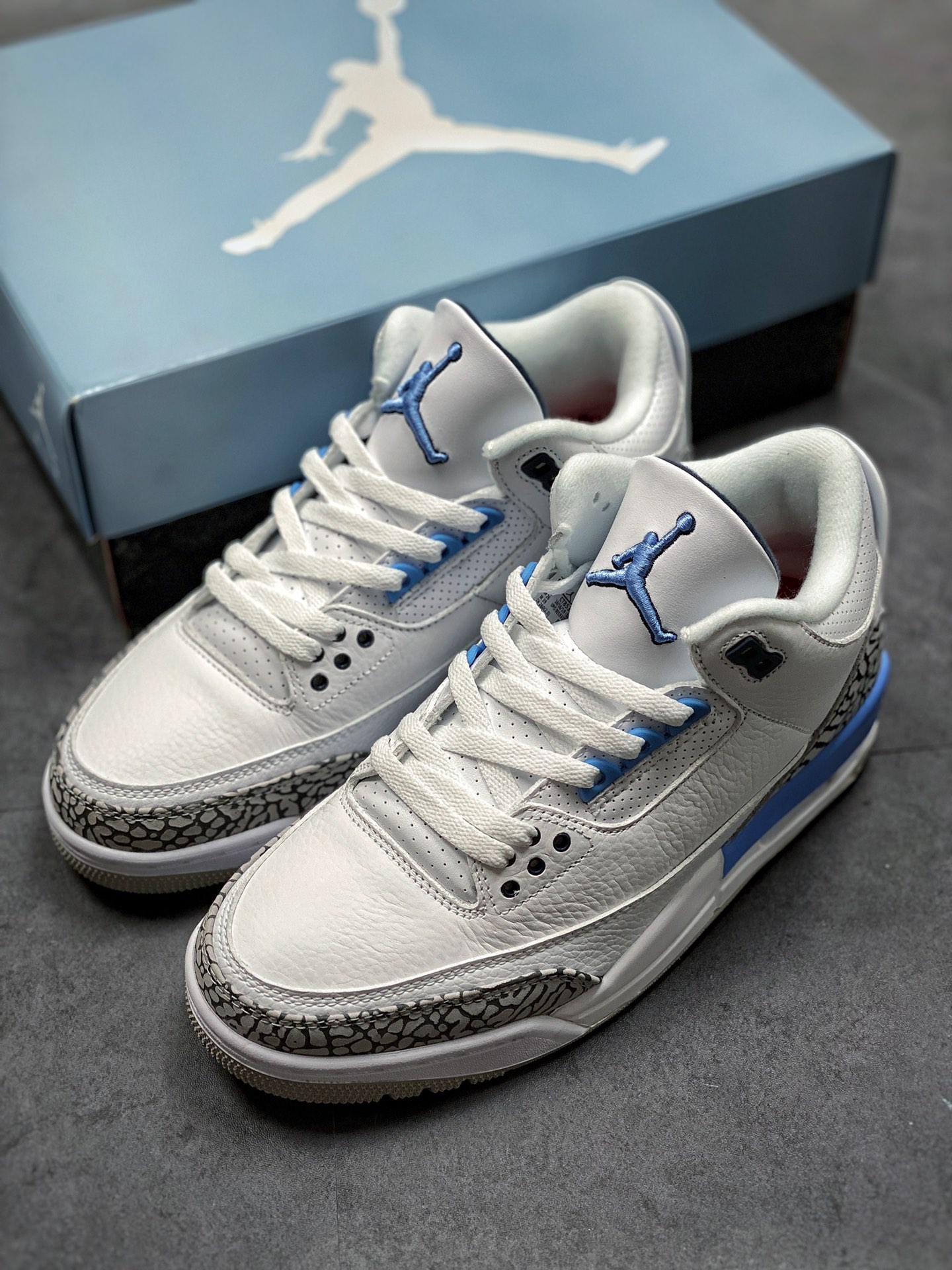 Air Jordan 3 Retro 'UNC' CT8532-104