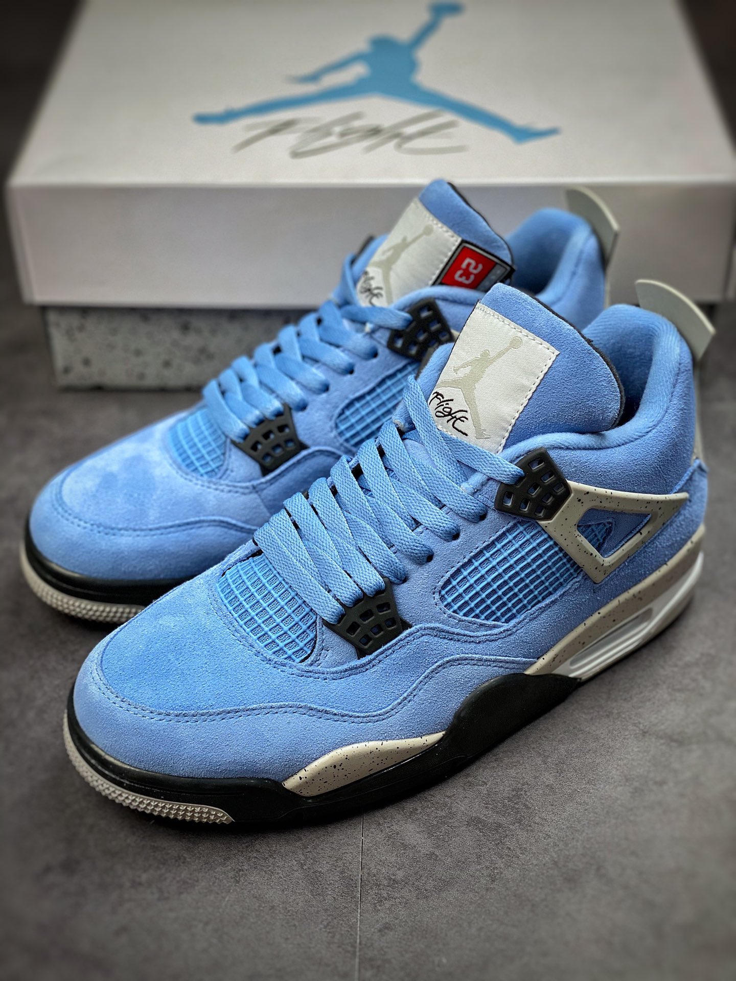 Air Jordan 4 Retro 'University Blue' CT8527-400