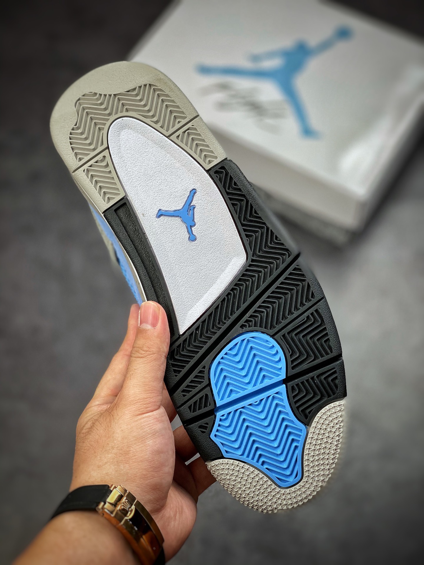 Air Jordan 4 Retro 'University Blue' CT8527-400