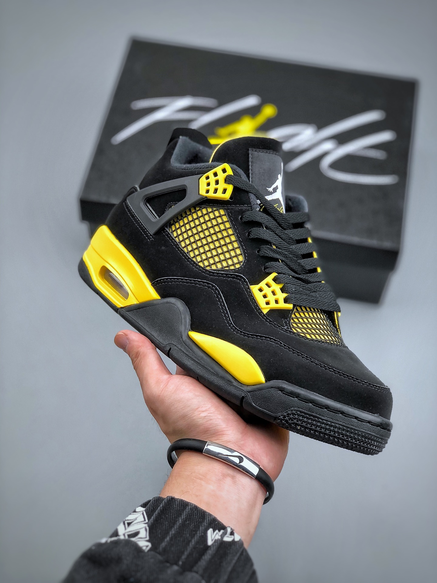 Air Jordan 4 Retro 'Thunder' DH6927-017