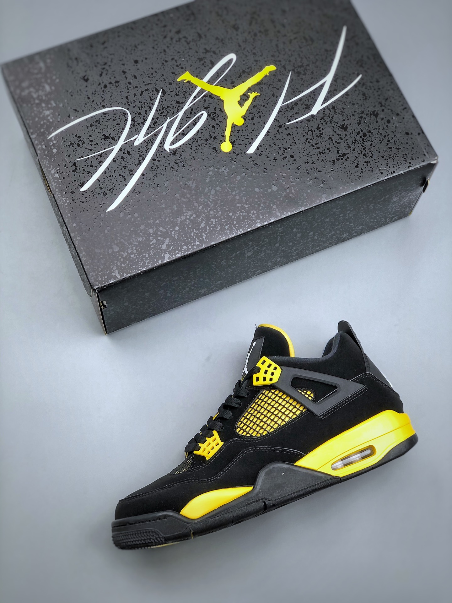 Air Jordan 4 Retro 'Thunder' DH6927-017