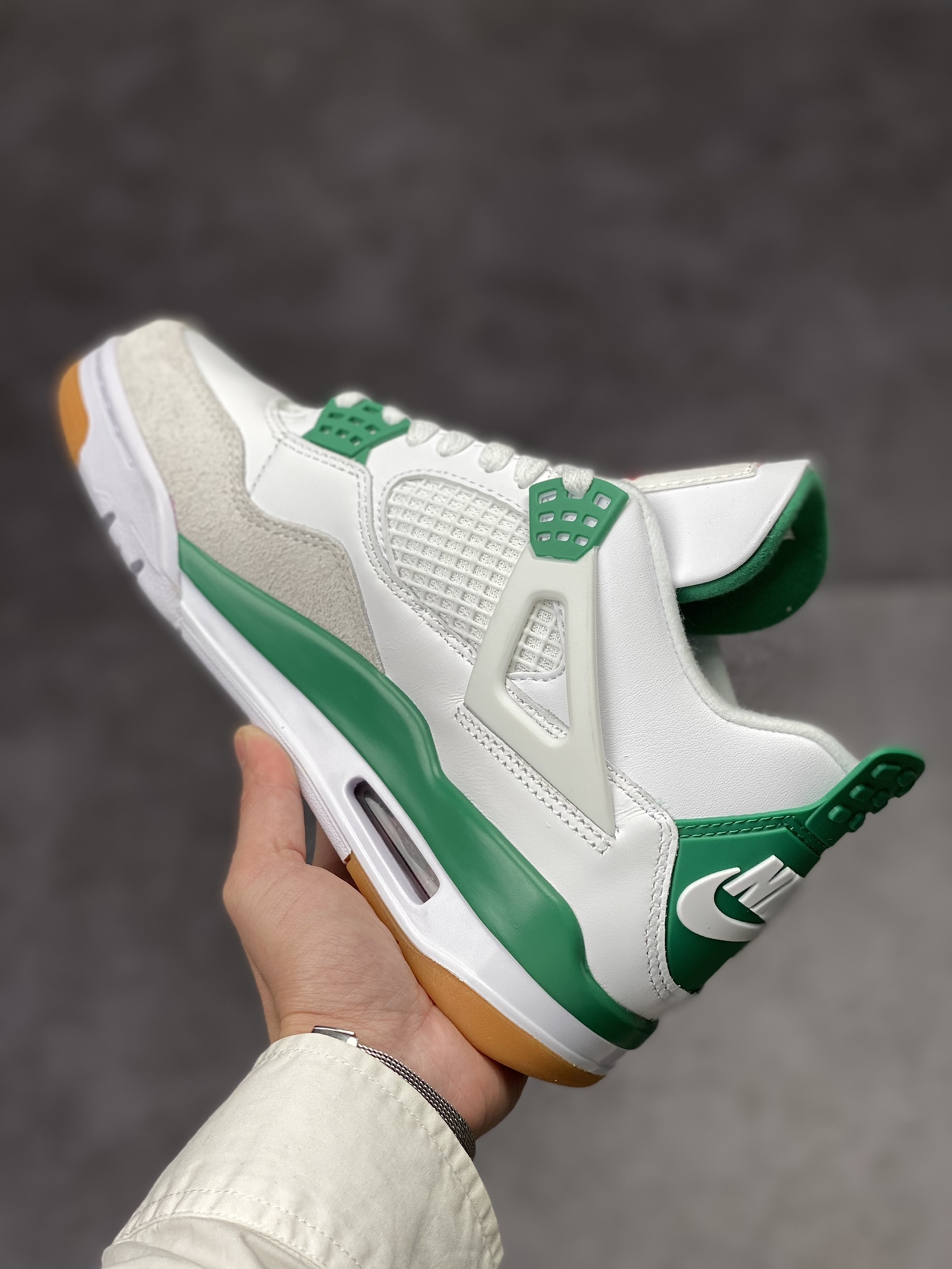 Air Jordan 4 Retro SB 'Pine Green' DR5415-103