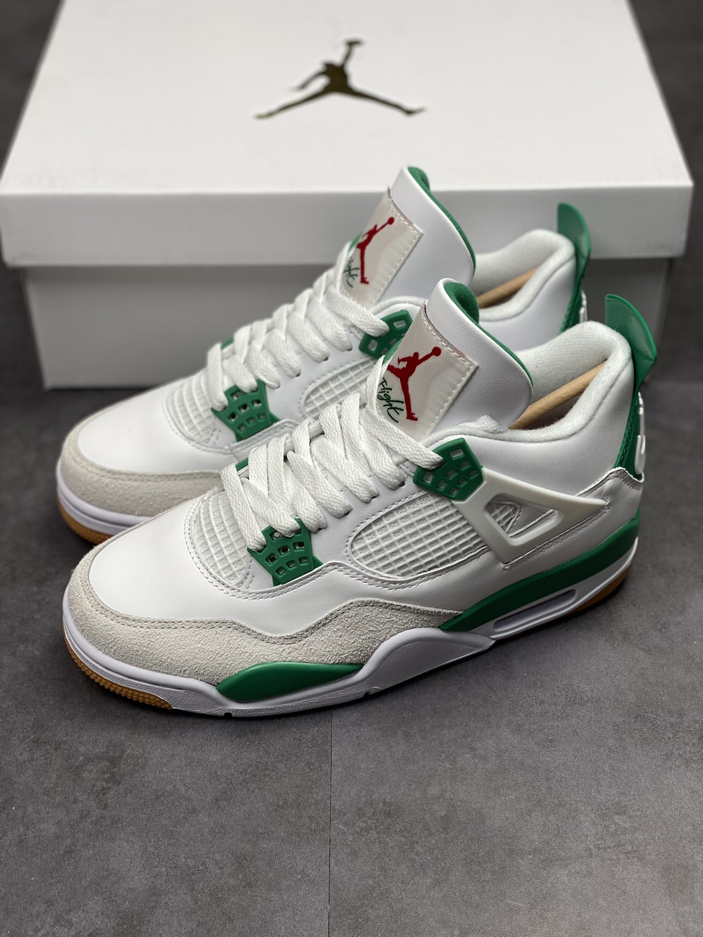 Air Jordan 4 Retro SB 'Pine Green' DR5415-103