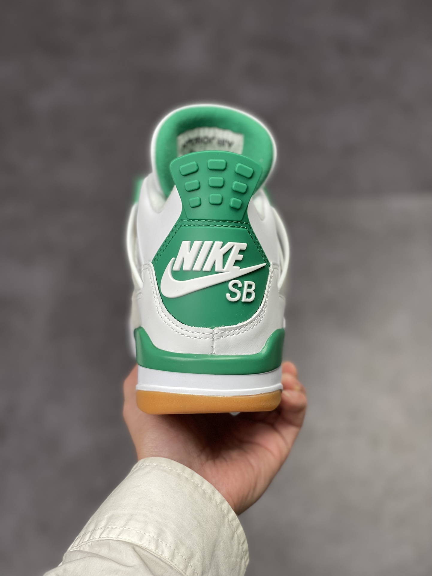 Air Jordan 4 Retro SB 'Pine Green' DR5415-103