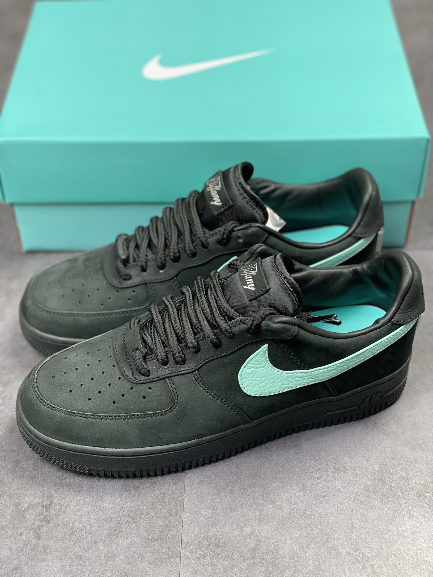 Nike Air Force 1 Low SP 'Tiffany & Co.' DZ1382-001