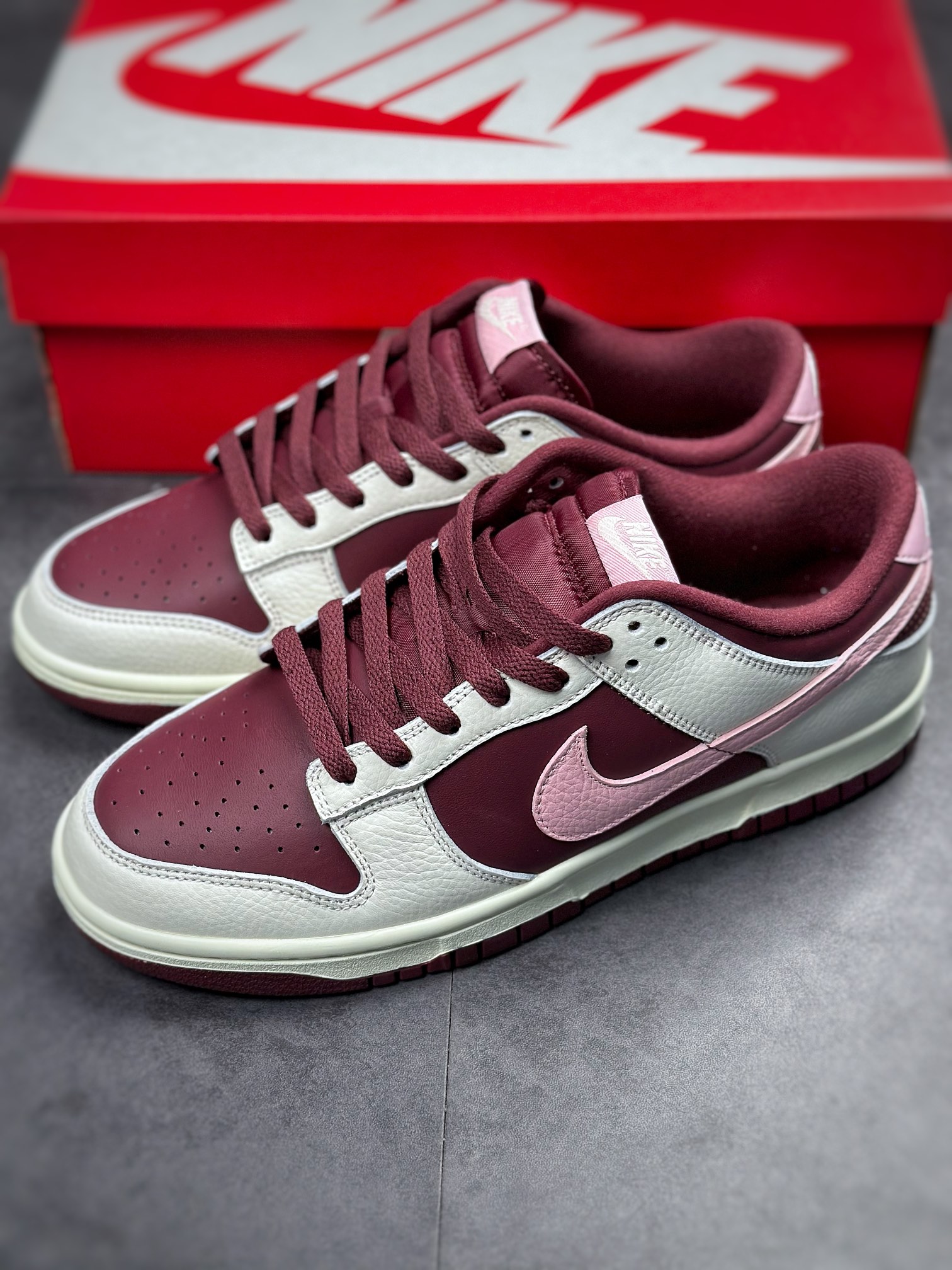 Nike Dunk Low Premium 'Valentine's Day 2023' DR9705-100