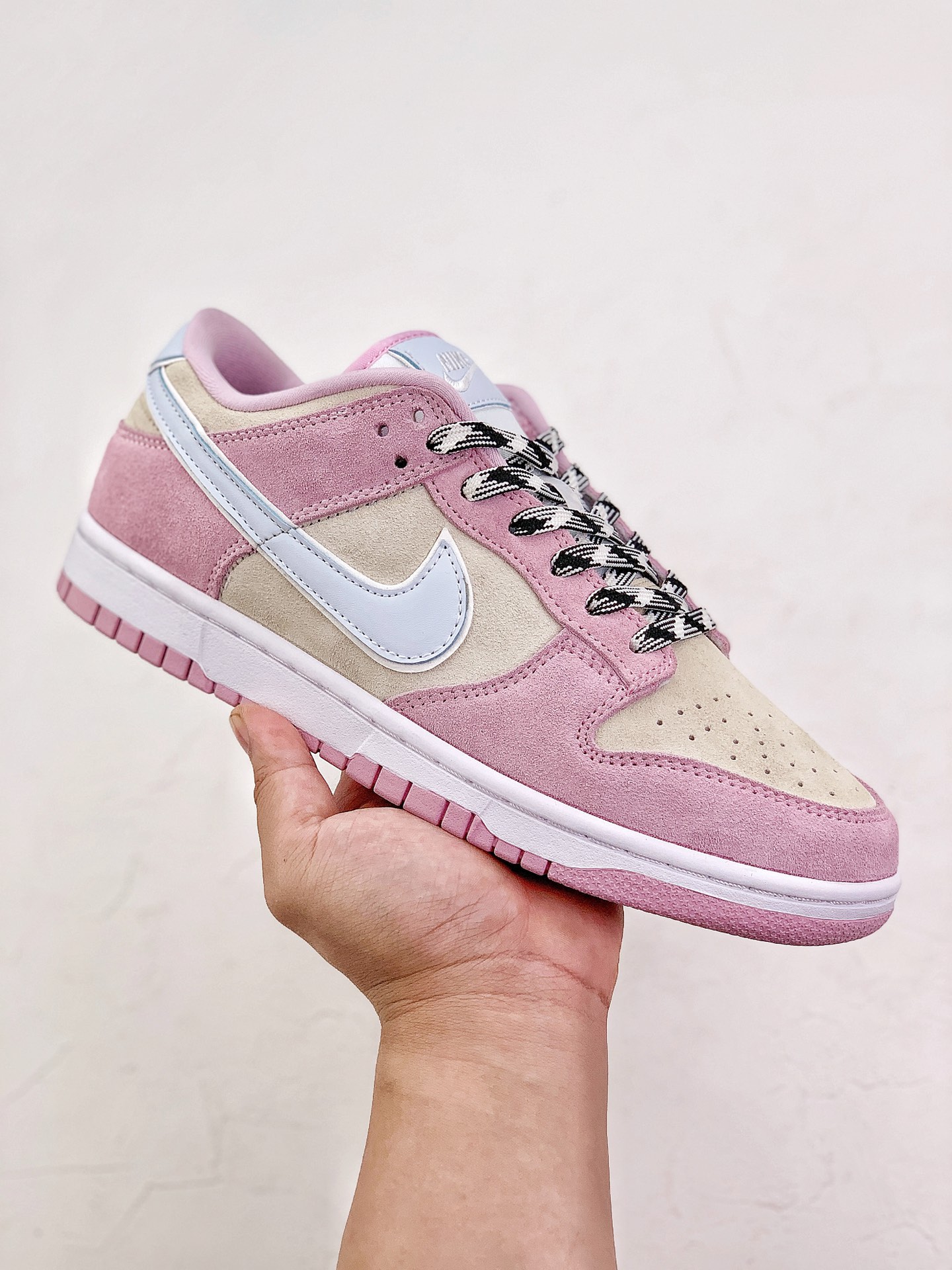 Nike Dunk Low LX 'Pink Foam' DV3054-600