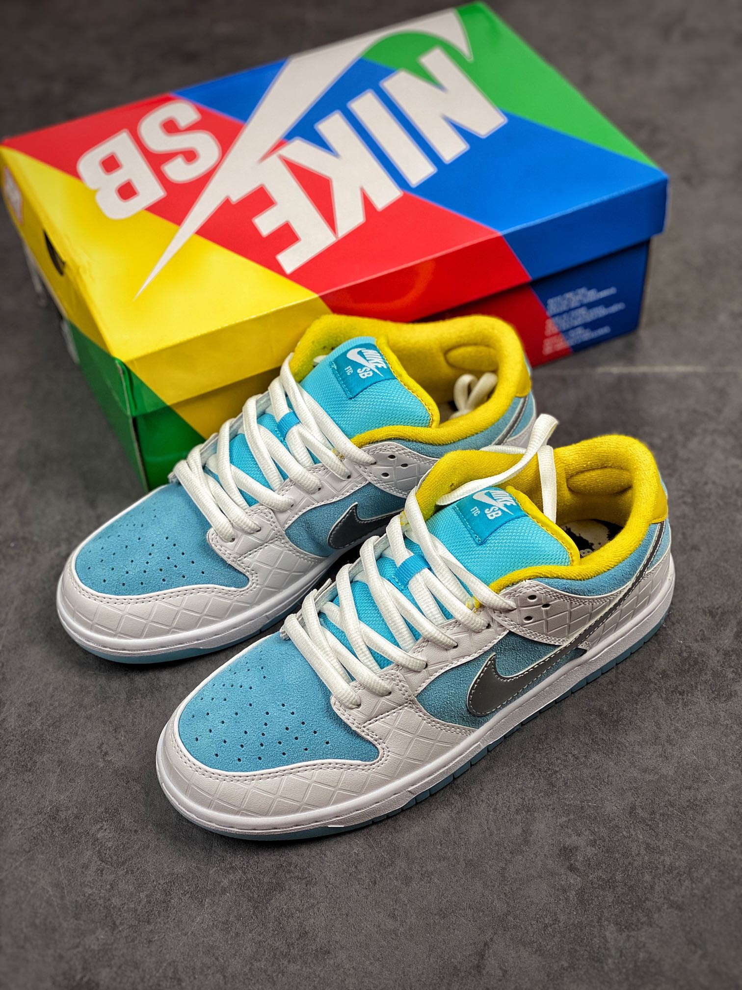 Nike x FTC SB Dunk Low 'Lagoon Pulse' DH7687-400