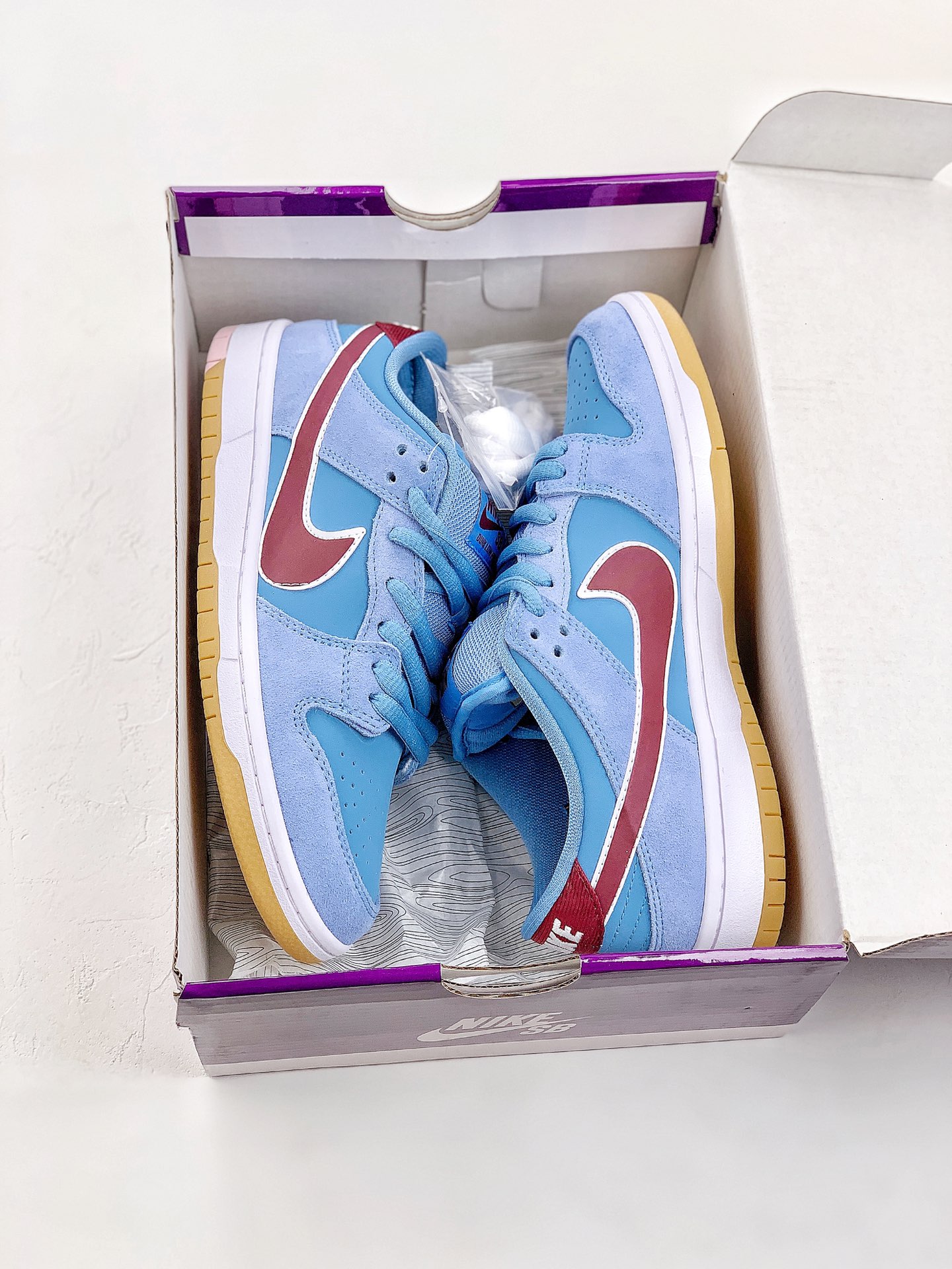 Nike Dunk Low Premium SB 'Philadelphia Phillies' DQ4040-400