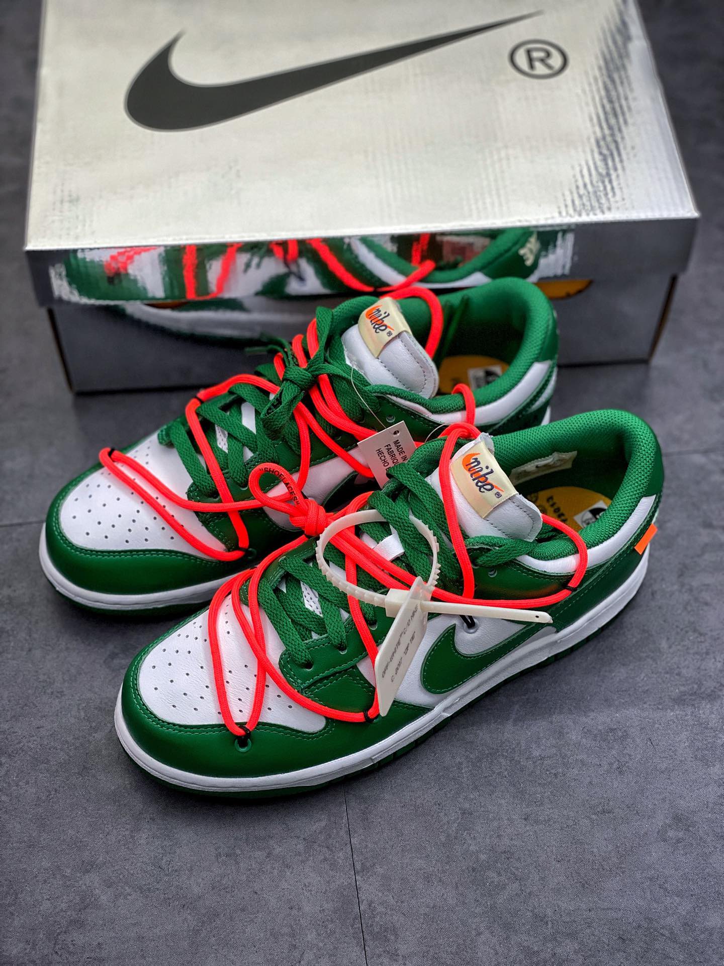 Off-White x Dunk Low 'Pine Green' CT0856-100