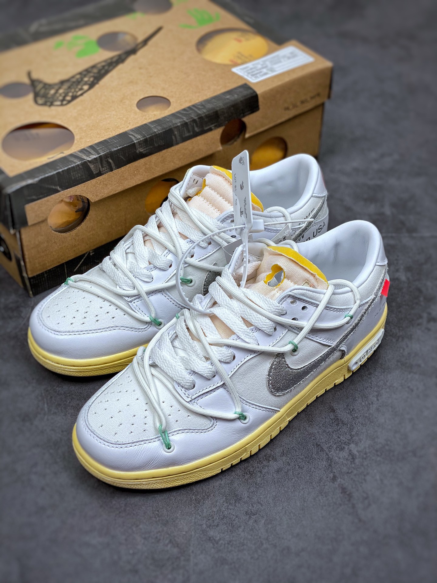 Nike Off-White x Dunk Low 'Lot 01 of 50' DM1602-127