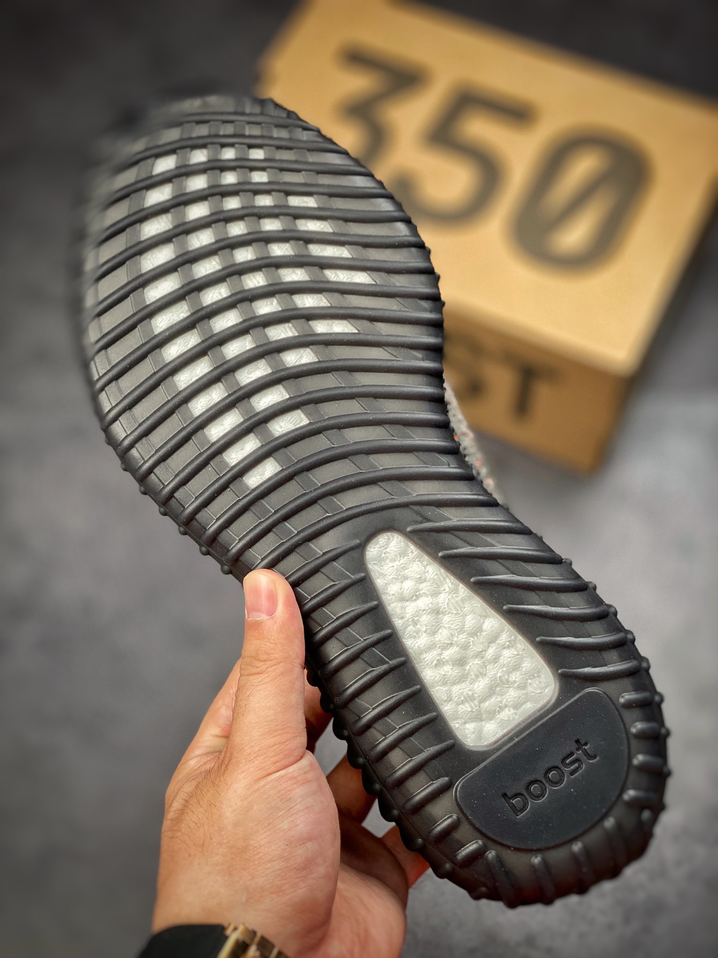 adidas Yeezy Boost 350 V2 'Carbon Beluga' HQ7045